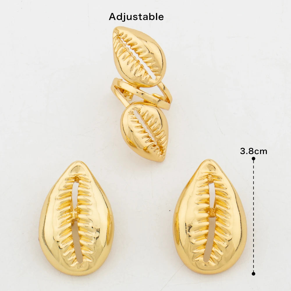 Parure Akan Dorée Cauris — Boucles d'Oreilles et Bague Sculptées en Coquillage