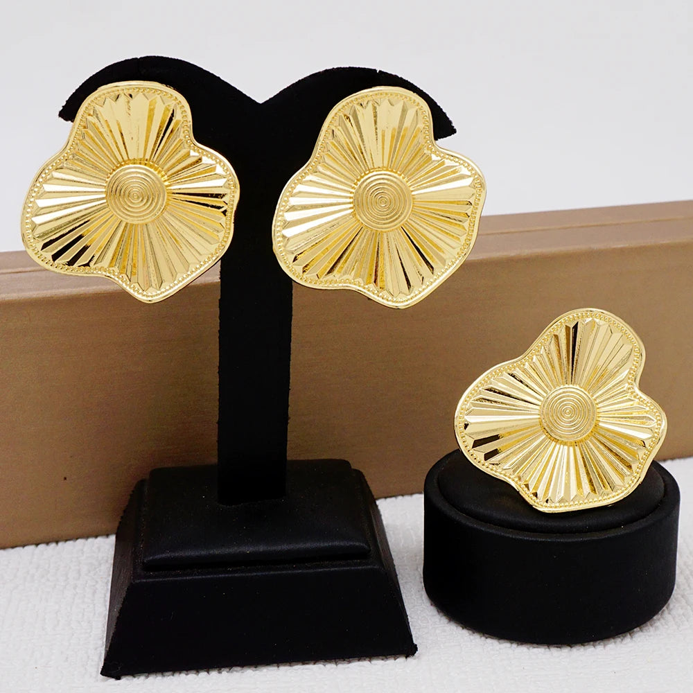 Parure Akosua Gold Dome (boucles d'oreilles et bague)