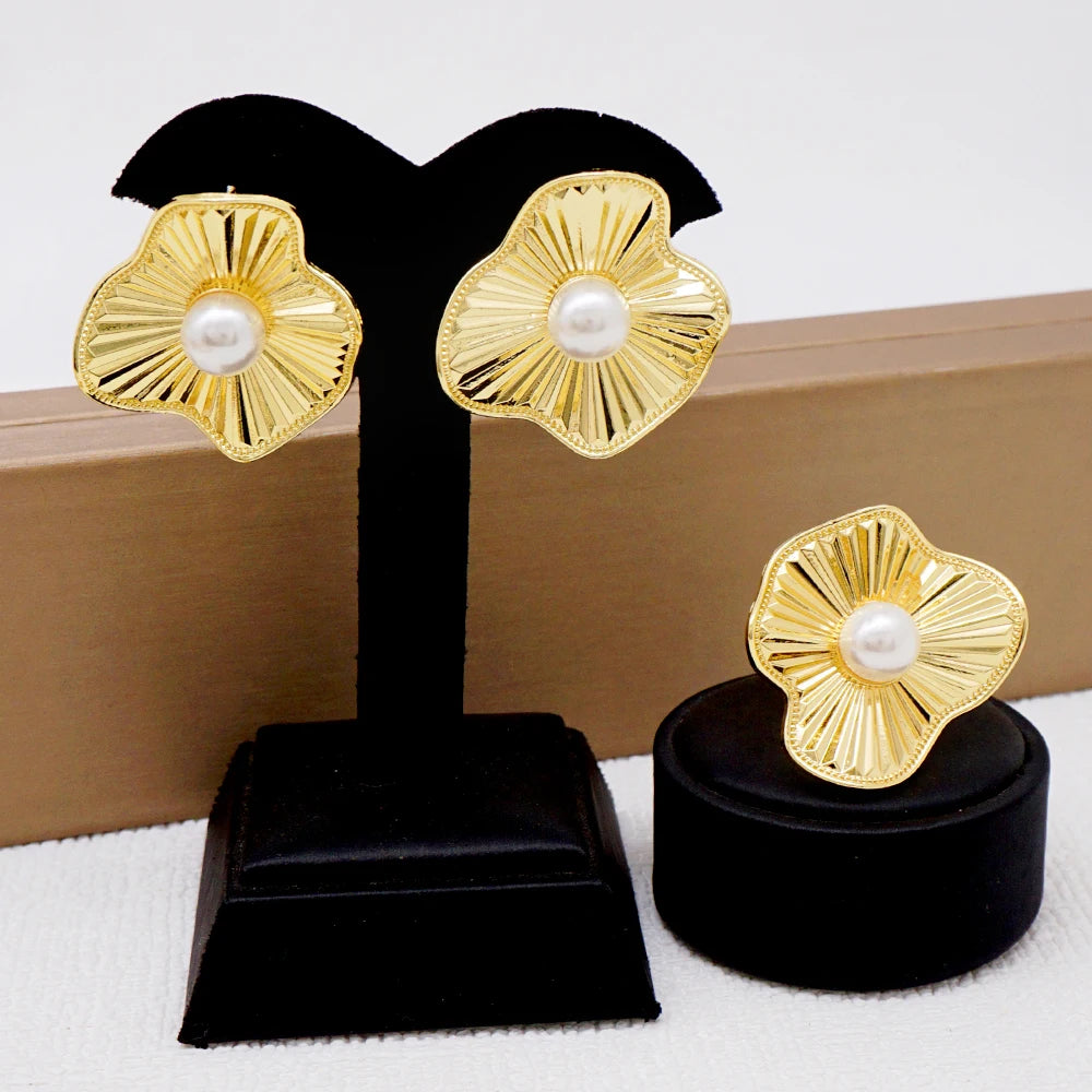 Parure Akosua Gold Dome (boucles d'oreilles et bague)